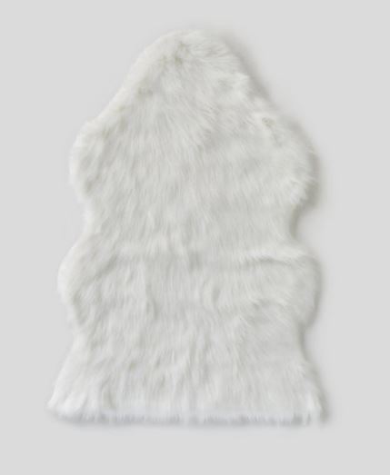 A acheter (chez ZODIO par exemple), tapis blanc fourrure